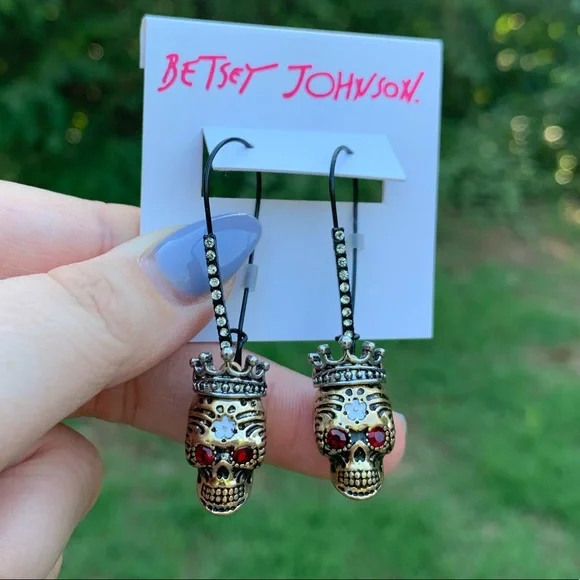 NWT Betsey Johnson Skull with Crown Earrings - Picture 4 of 7